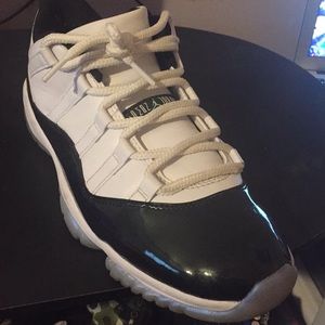 Retro Emerald 11’s